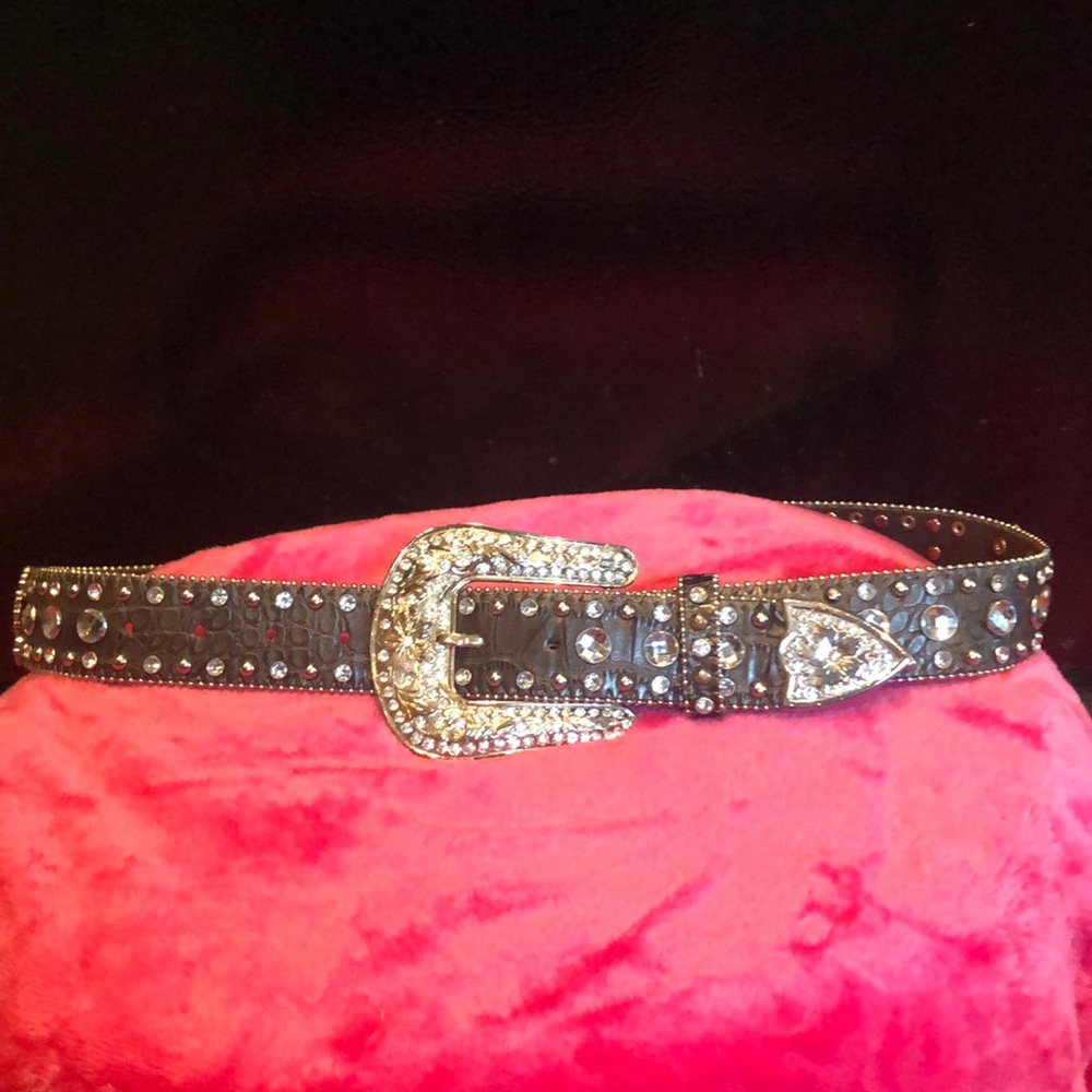 Western women’s leather crystals gator black belt